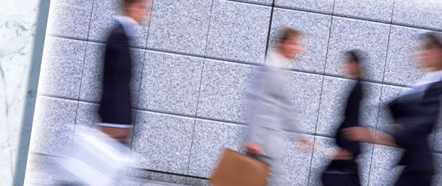 パート社員が専門技術を学ぶ